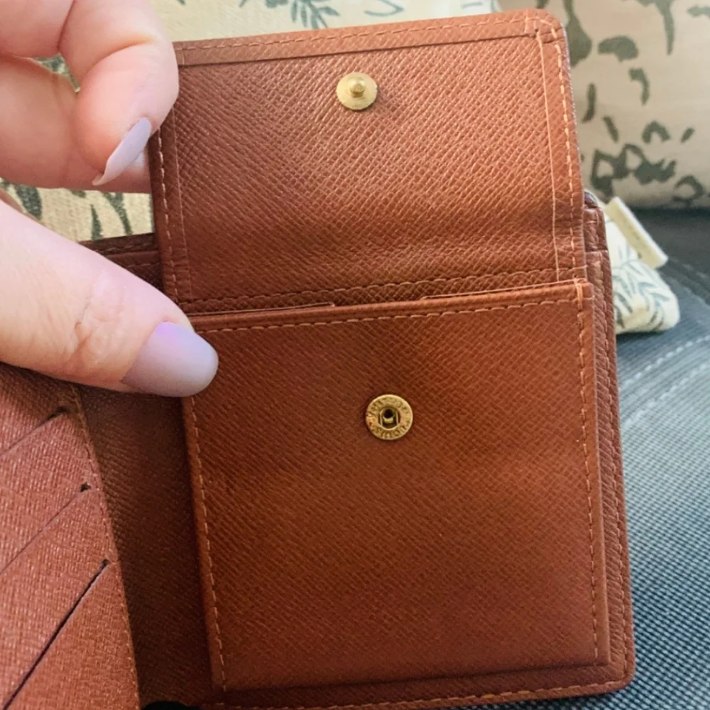 Authentic LOUIS VUITTON Monogram bifold unisex Marco wallet - Picture 3 of 11